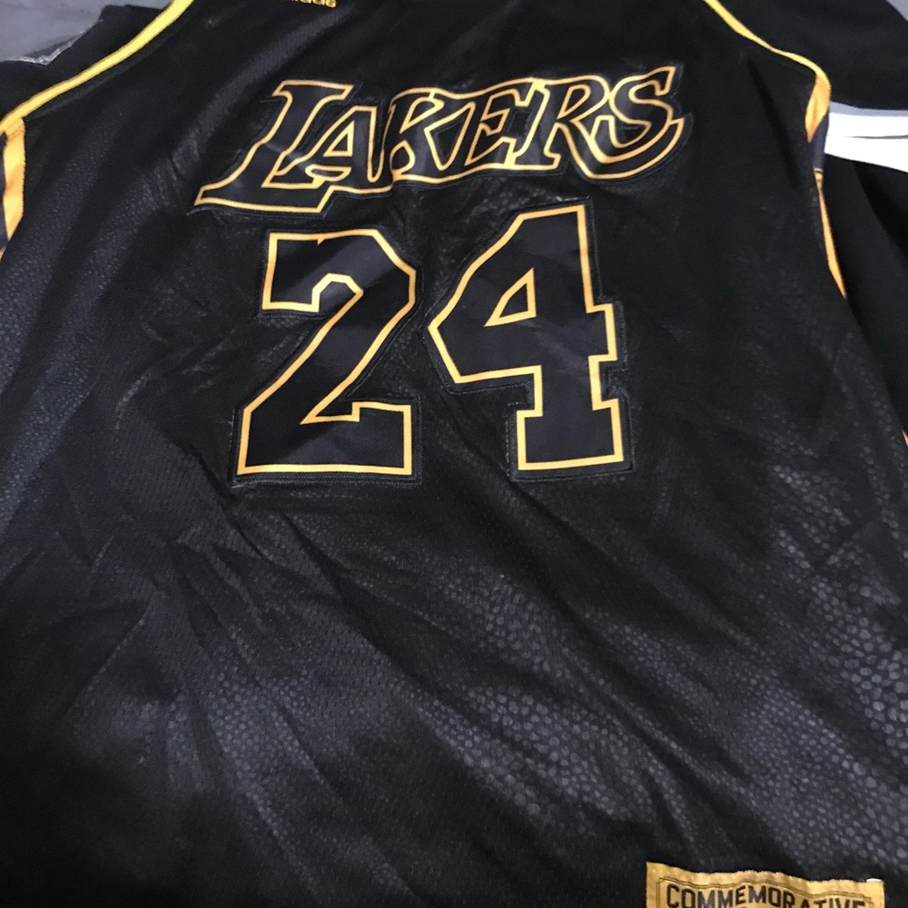 Xl Kobe Bryant commemorative jersey